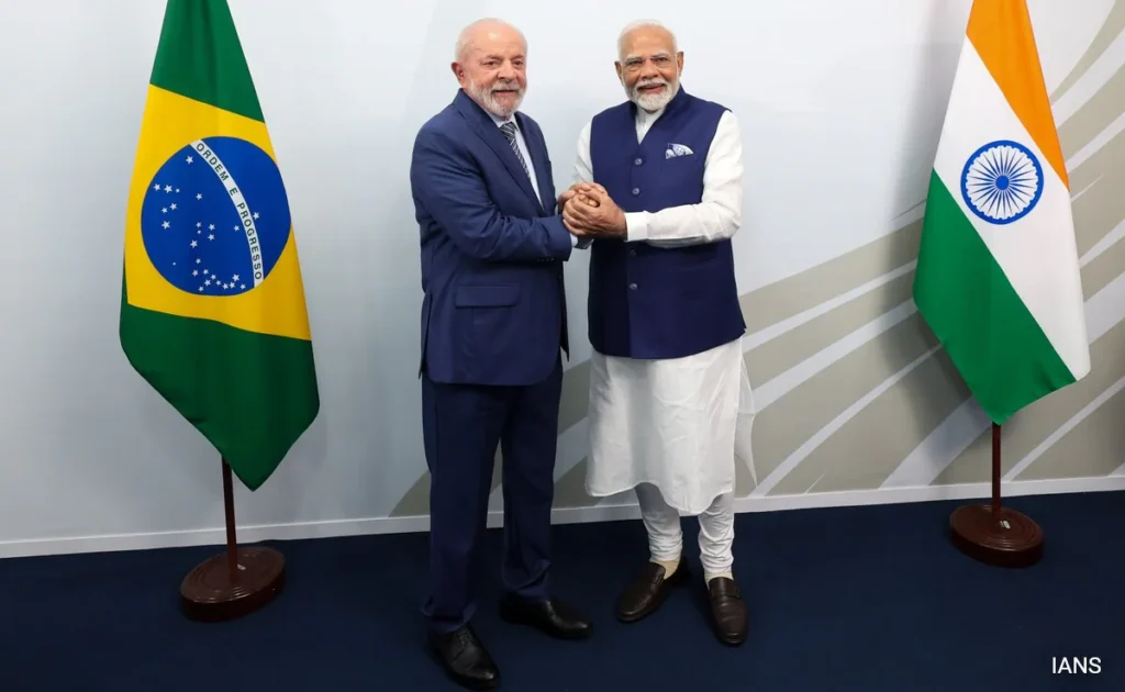 पीएम मोदी ब्राजील दौरे में राष्ट्रपति लूला से मिलते हुए – भारत-ब्राजील UPI सहयोग