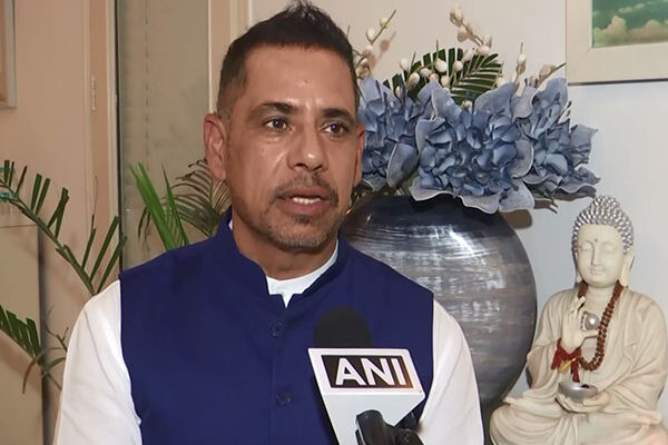 ED द्वारा Robert Vadra की 43 संपत्तियाँ कुर्क