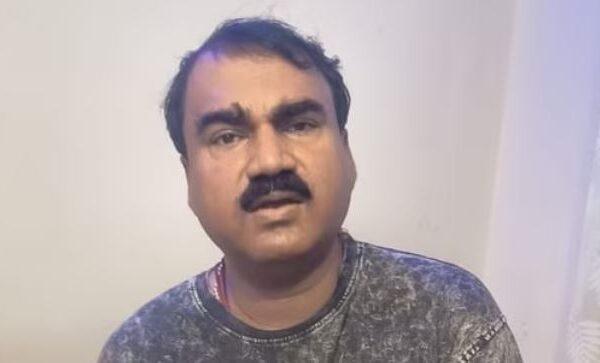 नोएडा में ज्योतिषी गिरफ्तार, मुंबई में 34 ह्यूमन बम और RDX से उड़ाने की धमकी का खुलासा मुंबई में 34 ह्यूमन बम और RDX से उड़ाने की धमकी देने वाला आरोपी नोएडा में गिरफ्तार