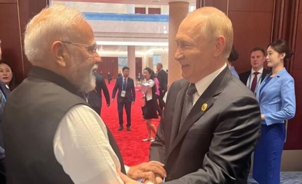 भारत-रूस संबंध पर पीएम मोदी और पुतिन की चीन में बैठक
