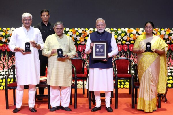 RSS शताब्दी पर PM मोदी द्वारा स्मारक सिक्का और डाक टिकट जारी