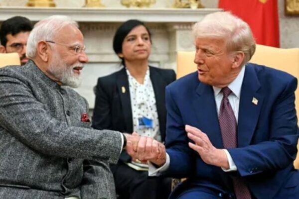 ट्रंप ने पाकिस्तान PM की मौजूदगी में PM मोदी की प्रशंसा की