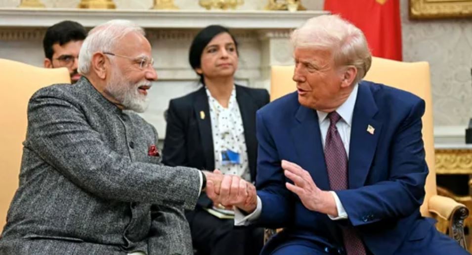 ट्रंप ने पाकिस्तान PM की मौजूदगी में PM मोदी की प्रशंसा की