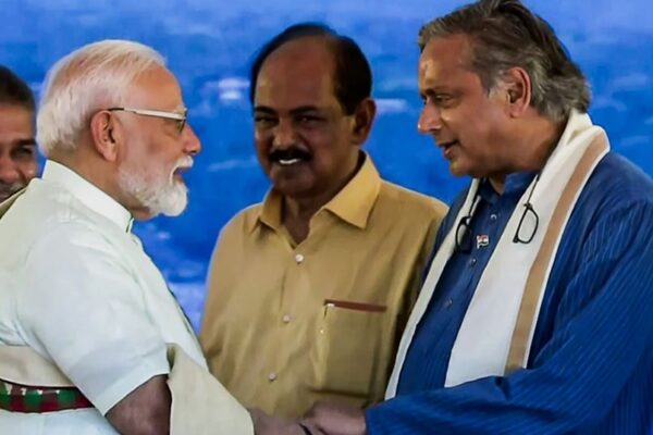 प्रधानमंत्री मोदी के भाषण की सराहना पर शशि थरूर विवाद गहराया