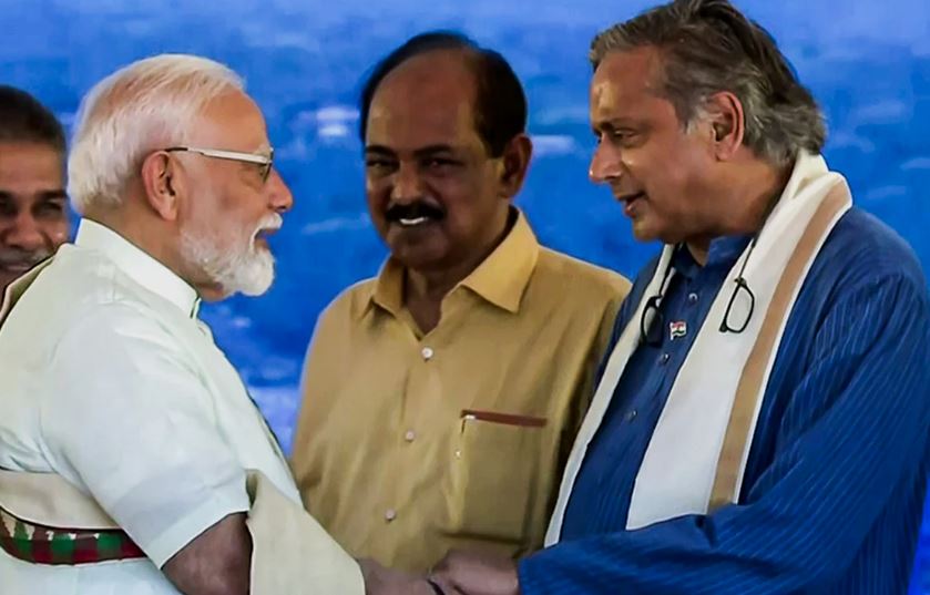 प्रधानमंत्री मोदी के भाषण की सराहना पर शशि थरूर विवाद गहराया