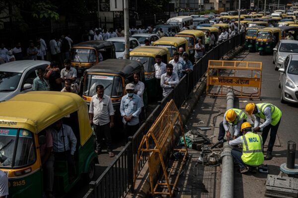 मुंबई में CNG आपूर्ति बाधित होने के बाद ऑटो और टैक्सी सेवा प्रभावित