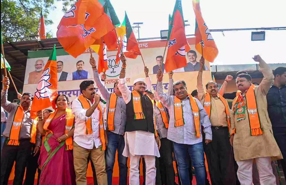 महाराष्ट्र स्थानीय निकाय चुनाव परिणाम 2025 में महायुती और BJP की जीत का जश्न