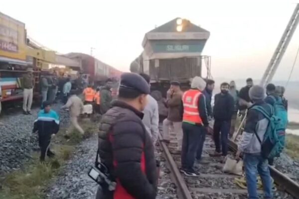 असम होजई राजधानी एक्सप्रेस हाथी टकराव हादसा 7 मरे 5 कोच डिरेल