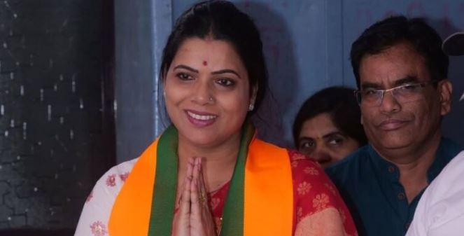 मुंबई की नई मेयर रीतू तावड़े और डिप्टी मेयर संजय घाड़ी