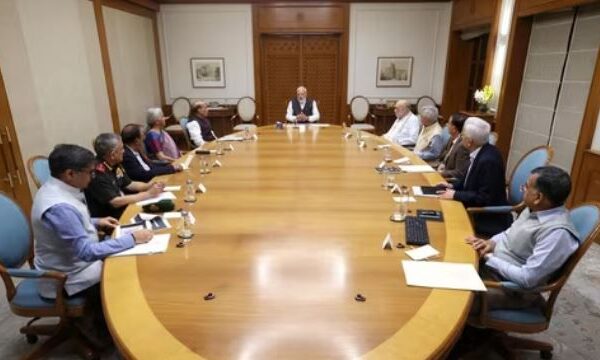 हाई सिक्योरिटी मीटिंग में पीएम मोदी मिडिल ईस्ट युद्धक्षेत्र में फंसे भारतीयों की मदद पर चर्चा करते हुए